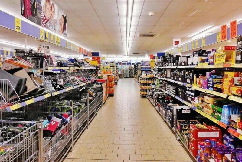 Polacy wydają coraz więcej na jedzenie